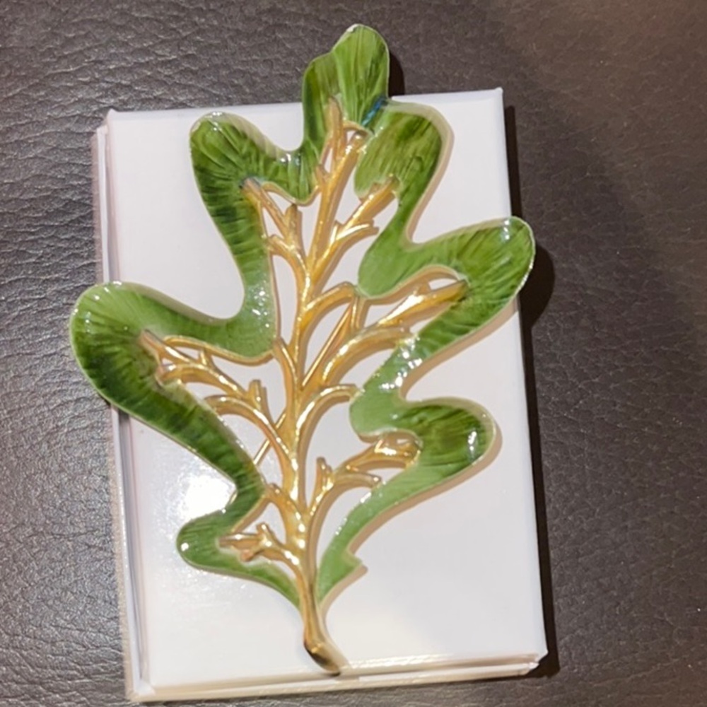 SARAH COVENTRY Elegant Green Leaf Brooch